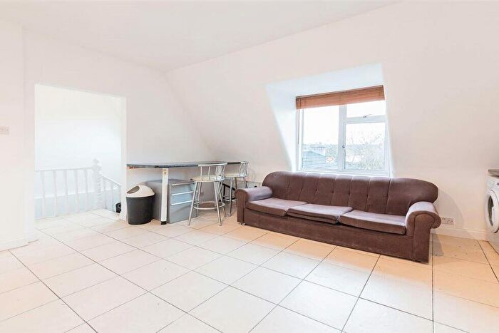 2 Bedroom Flat To Rent In High Road, Willesden Green, NW10