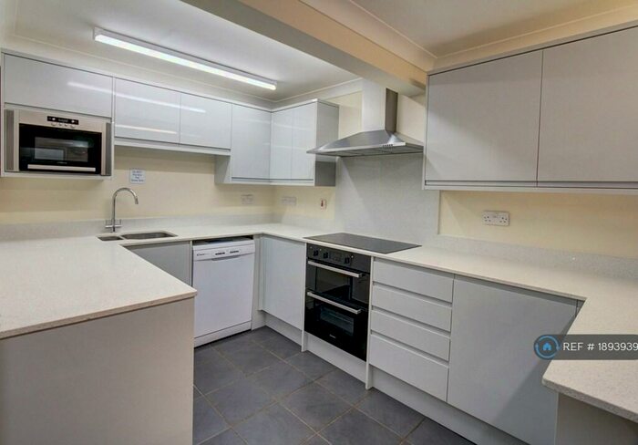 5 Bedroom Flat To Rent In Sirdar Road, Southampton, SO17