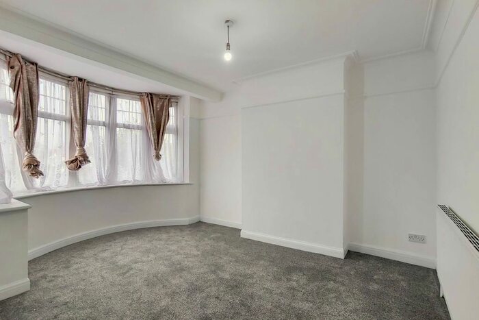 3 Bedroom Property To Rent In Beechwood Gardens, Ealing, London, NW10