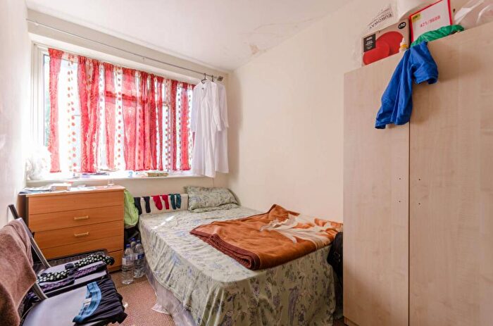 2 Bedroom Flat For Sale In High Road Leyton, Leyton, London, E10