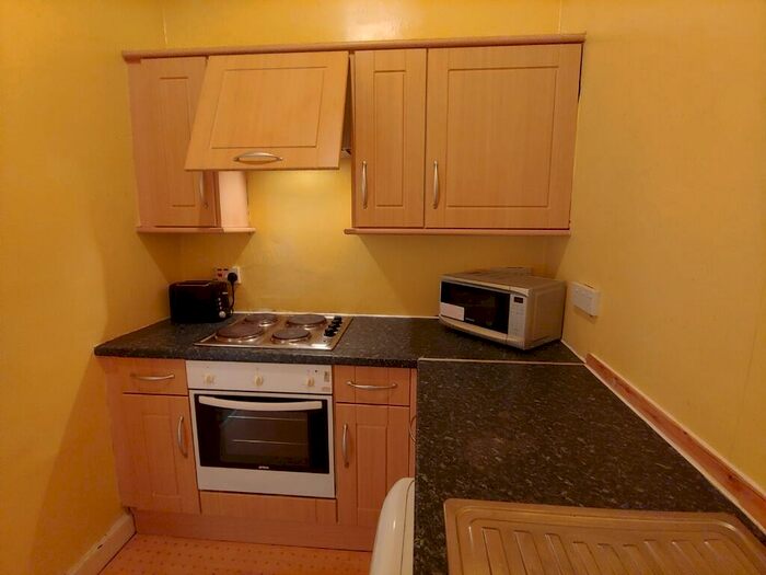 3 Bedroom Flat To Rent In Oxford Street, Newington, Edinburgh, EH8