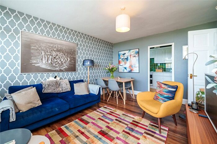 2 Bedroom Flat For Sale In Wimbledon Park Side, London, SW19