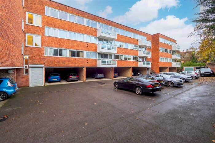 2 Bedroom Flat To Rent In Brighton Road, Sutton SM2