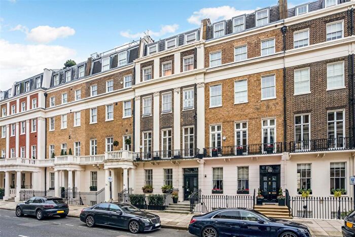 3 Bedroom Flat To Rent In Eaton Place, Belgravia, SW1X