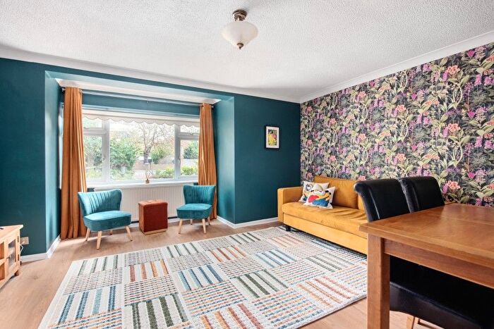 2 Bedroom Flat To Rent In Park Road, Camberley, GU15