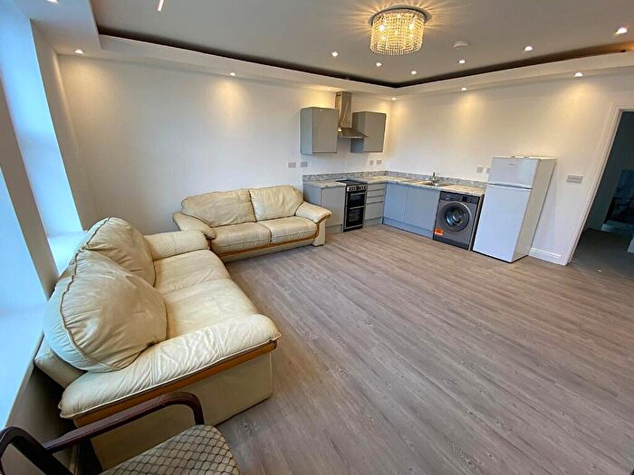 2 Bedroom Maisonette To Rent In Clare Road, Cardiff(City), CF11