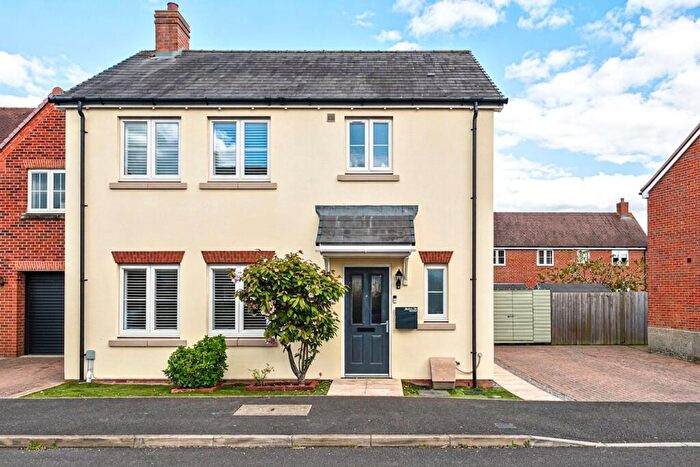 3 Bedroom Detached House For Sale In Batchelor Way, Downton, SP5