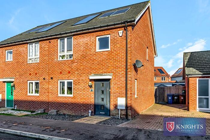 3 Bedroom House To Rent In Torel Way, Grays, RM16