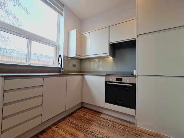 Studio To Rent In Stirling Way, Borehamwood, WD6