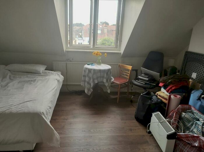1 Bedroom Studio To Rent In Woodbourne Avenue, London, SW16