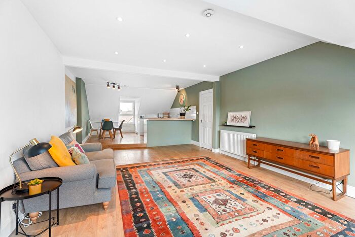 2 Bedroom Flat For Sale In Bruntsfield Place, Edinburgh, EH10