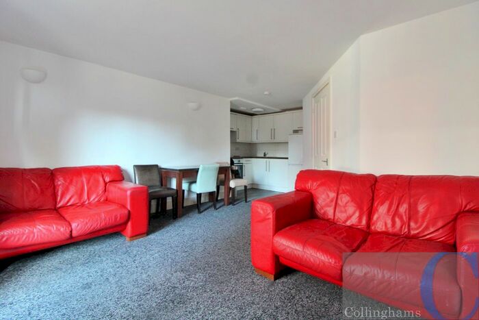 3 Bedroom Flat To Rent In Clapham Road, London, SW9