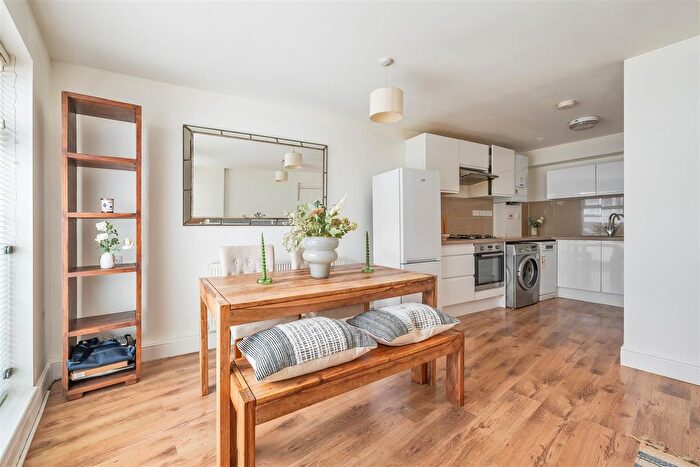 1 Bedroom Flat For Sale In Big Hill, Hackney, E5