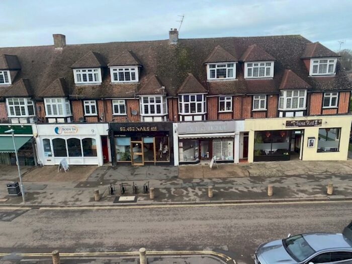 2 Bedroom Apartment To Rent In Brookmans Park, AL9