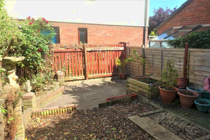 1 Bedroom End Of Terrace House To Rent In Fulmar Close, Penarth, CF64