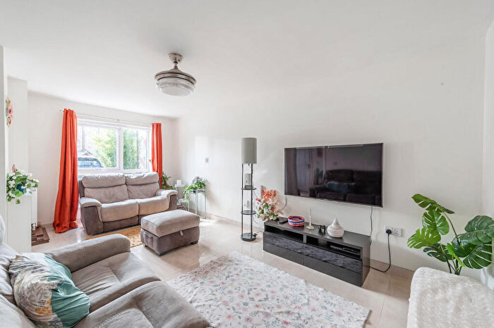 4 Bedroom Semi Detached House For Sale In Lange Road, Harrow, Harrow, HA2