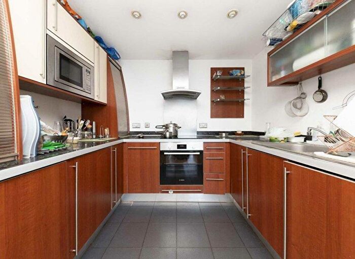 1 Bedroom Flat To Rent In Apollo Building, Newton Place, Westferry, Canary Wharf, London, E14