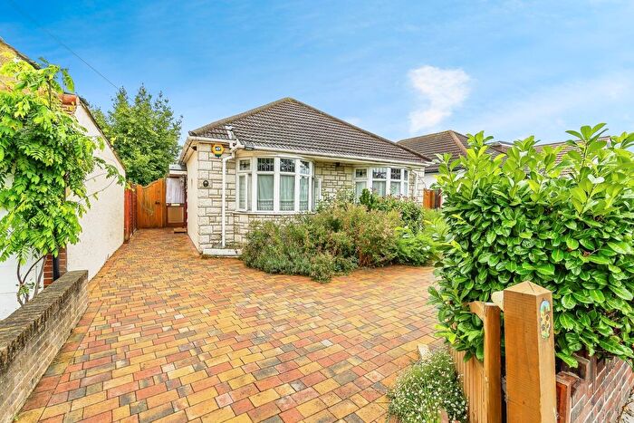 2 Bedroom Bungalow For Sale In Chaffinch Avenue, Croydon, Surrey, CR0