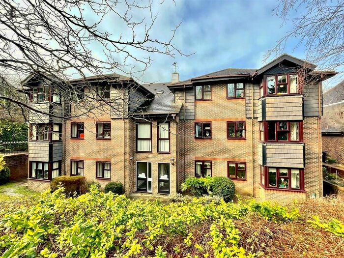 2 Bedroom Flat To Rent In The Acorns, Bradbourne Park Road, Sevenoaks, TN13
