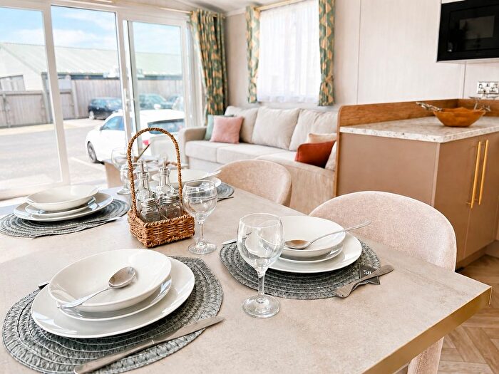 2 Bedroom Mobile/park Home For Sale In Felixstowe Beach Holiday Park, Walton Ave Felixstowe, IP11