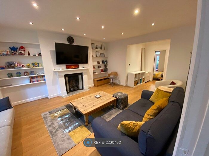 2 Bedroom Flat To Rent In Holland Road, London, W14