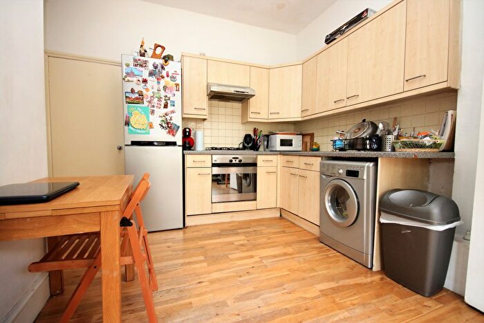 1 Bedroom Flat To Rent In Pakeman Street, Holloway, N7