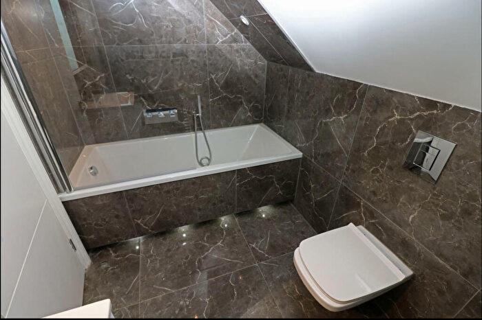 2 Bedroom Detached House To Rent In Edeleny Close, East Finchley, London, N2