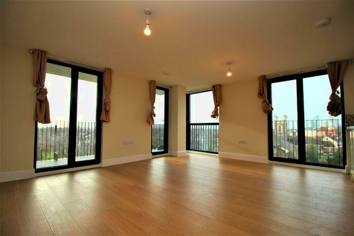 2 Bedroom Apartment To Rent In (th Floor Flat) Charter House, High Road, Ilford, IG1