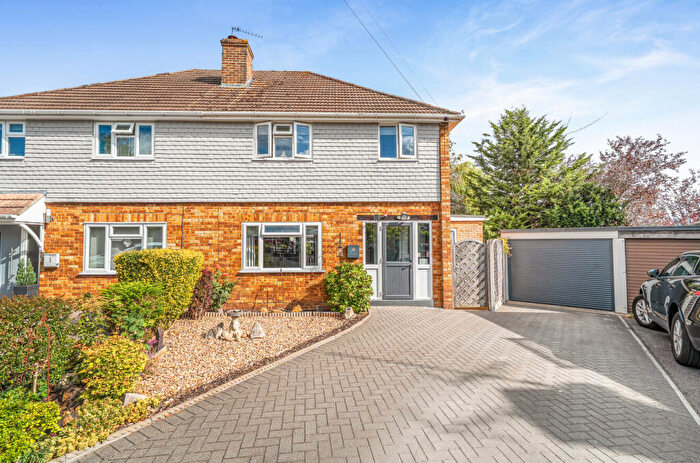 3 Bedroom Semi Detached House For Sale In Warwick Close, Aldershot, Hampshire, GU11