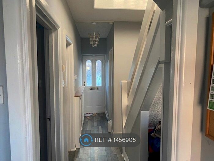 3 Bedroom Semi-Detached House To Rent In Manor Road, Guildford, GU2