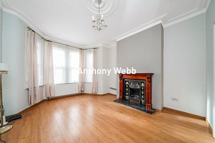 3 Bedroom Terraced House For Sale In Park Avenue, Palmers Green, N13