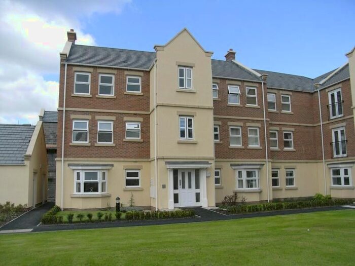 2 Bedroom Flat To Rent In Whitehall Drive, Farnley, Leeds, LS12