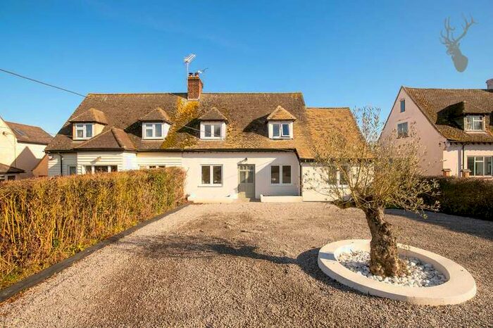 4 Bedroom Semi-Detached House For Sale In Moreton Bridge, Ongar, Essex, Essex, CM5