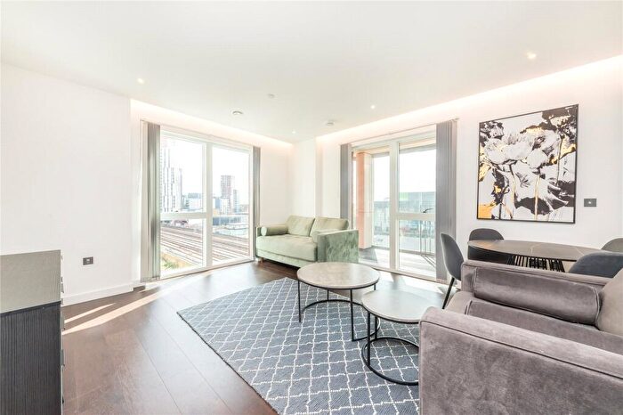 2 Bedroom Apartment To Rent In Malthouse Road, London, SW11