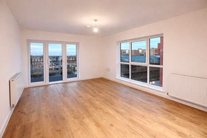 2 Bedroom Flat For Sale In Thimble Crescent, Wallington, SM6