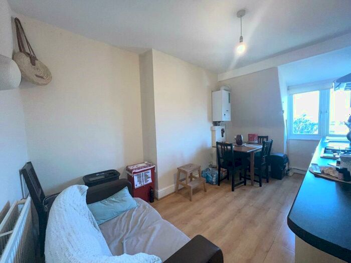 1 Bedroom Flat To Rent In Topsfield Parade, Tottenham Lane, London, N8