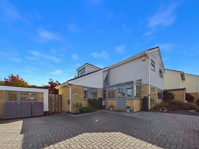 3 Bedroom Detached House For Sale In Redhill Close, Derry Hill, Calne, SN11
