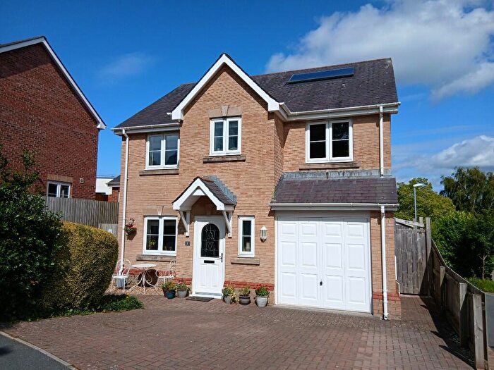 4 Bedroom Detached House For Sale In Bangor, Gwynedd, LL57