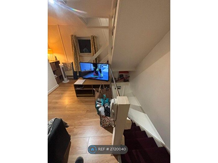 1 Bedroom Flat To Rent In Bexley Square, Salford, M3