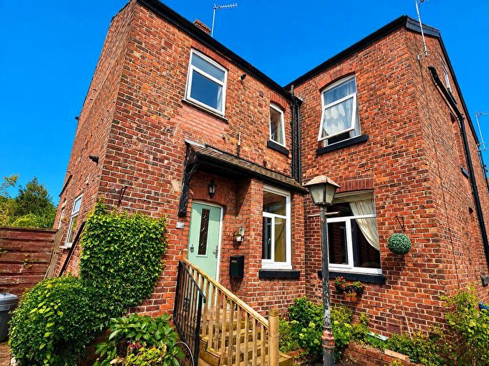 2 Bedroom Flat For Sale In Oak Avenue, Romiley, SK6