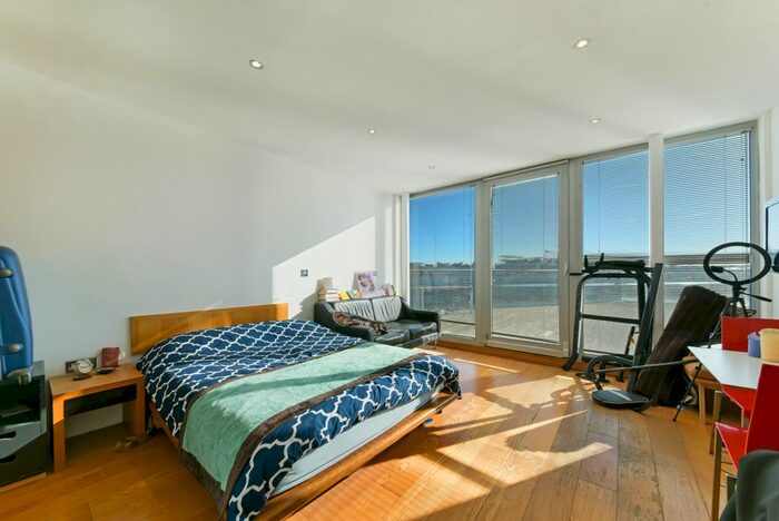 Studio To Rent In Tower Bridge Road, London, SE1