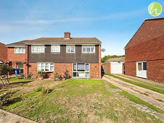 3 Bedroom Semi-Detached House For Sale In Boyce Road, Stanford-Le-Hope, SS17