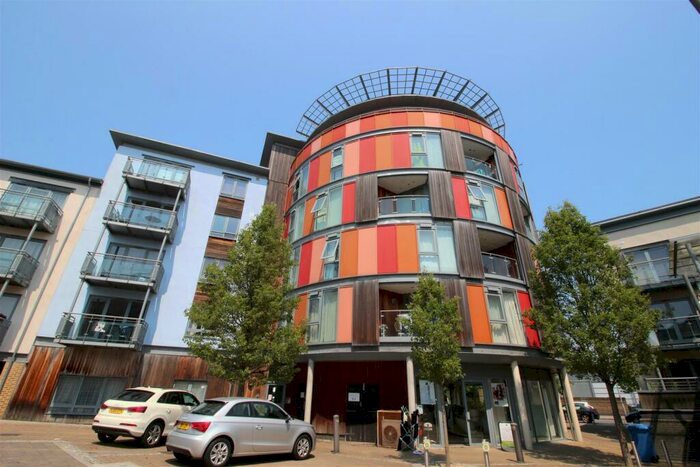 2 Bedroom Apartment To Rent In Quayside Drive, CO2
