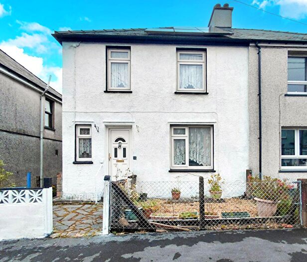 3 Bedroom Semi-Detached House For Sale In Fron Fawr, Blaenau Ffestiniog, LL41