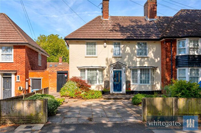 3 Bedroom End Of Terrace House For Sale In Hunts Cross Avenue, Liverpool, Merseyside, L25