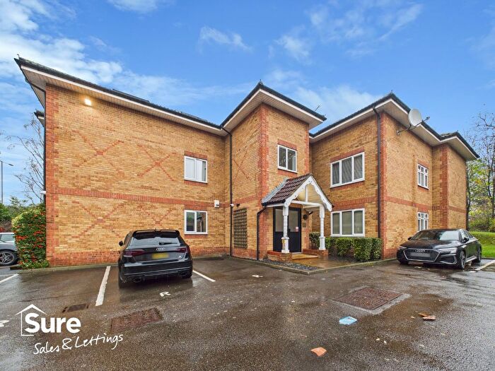 1 Bedroom Flat To Rent In Ronald Court, Oakwood Road, Bricket Wood, St. Albans, Hertfordshire, AL2