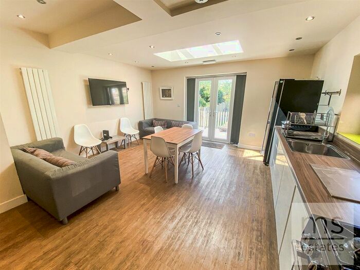 6 Bedroom End Of Terrace House To Rent In Montpelier Road, Dunkirk, Nottingham, NG7