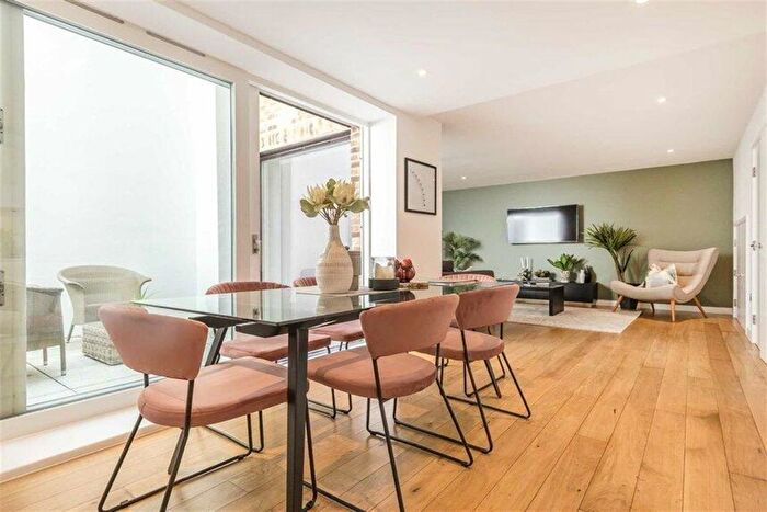 3 Bedroom Flat To Rent In Triplex, Hand Axe Yard, Hand Axe Yard, Kings Cross, London, WC1X