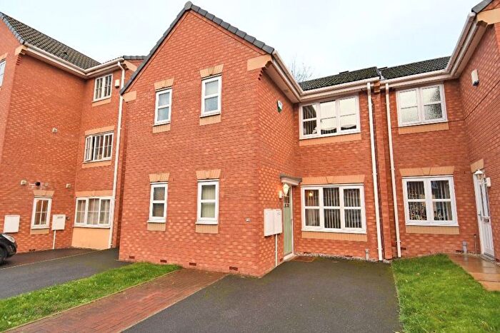 3 Bedroom Property To Rent In Delamere Gardens, Wakefield, WF1