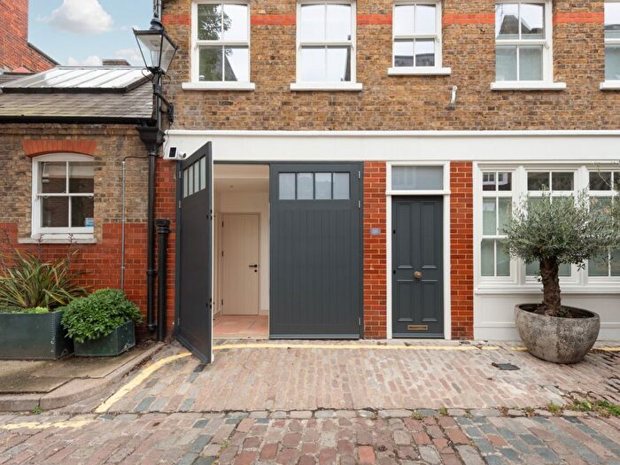 2 Bedroom Mews To Rent In Devonshire Close, London, W1G